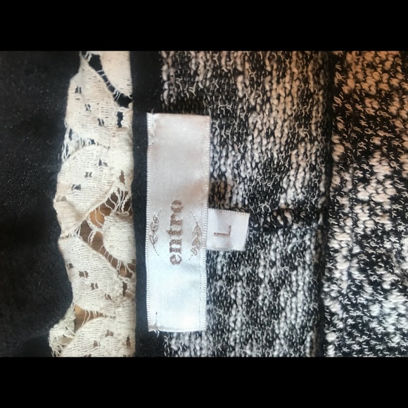 Boutique bought light sweater with ruffles & lace - Picture 7 of 7